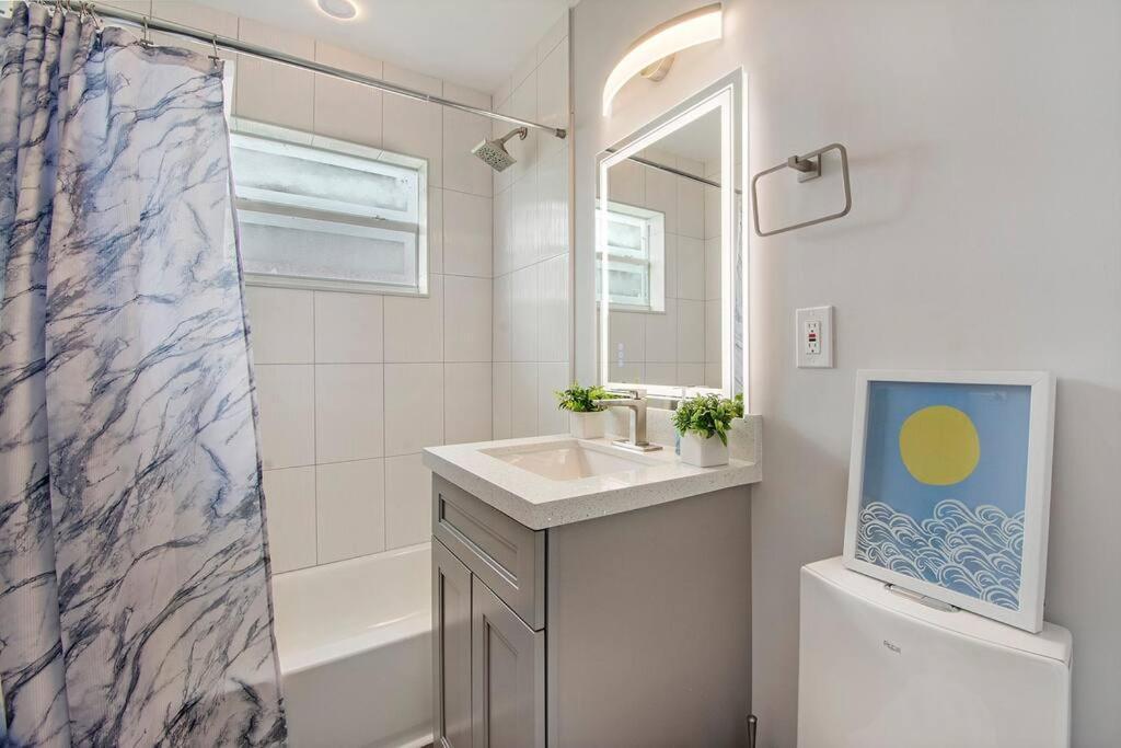 וסט פאלם ביץ' Modern Getaway Near The Beach With Room For A Boat מראה חיצוני תמונה